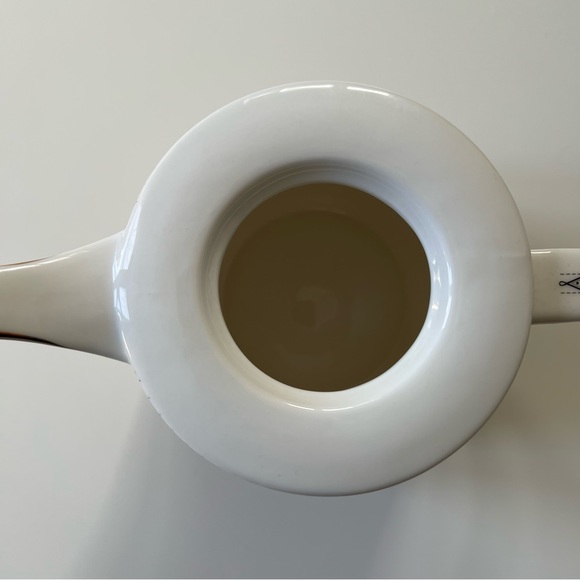 Grace’s Teaware White, Green, and Red Christmas Teapot - Picture 5 of 8